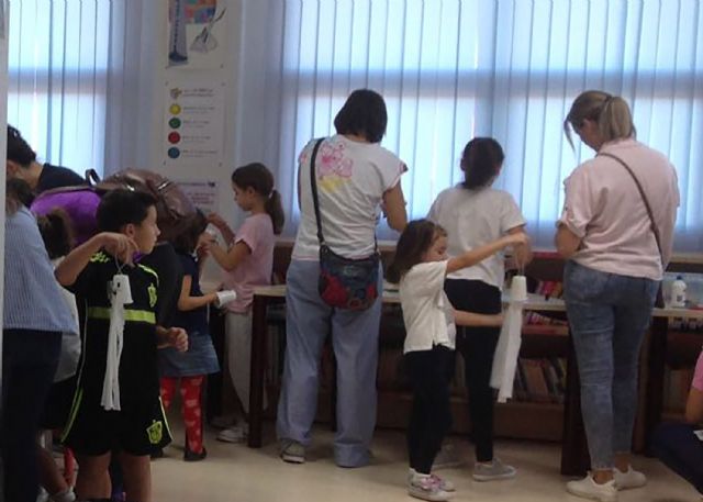 Los 'peques' torreños disfrutan por Halloween de un cuentacuentos y de un taller de manualidades - 3, Foto 3