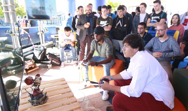 Mil raciones de paella en la bienvenida de la UCAM - 1, Foto 1