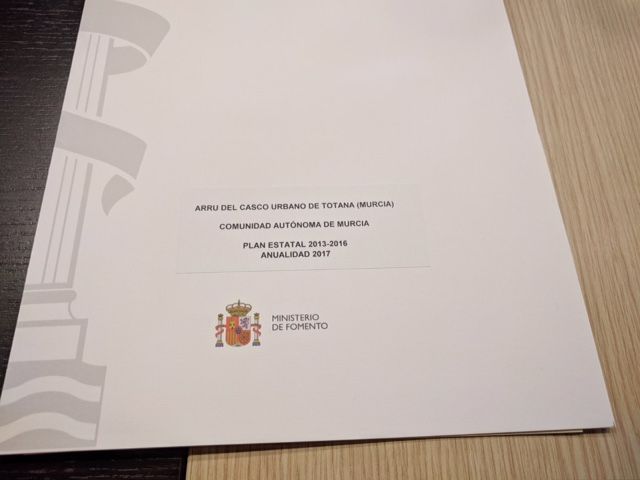 El alcalde suscribe la prórroga del Plan Estatal de Fomento con el Ministerio para rehabilitar 80 viviendas en el casco urbano de Totana por importe de 515.000 euros, Foto 7