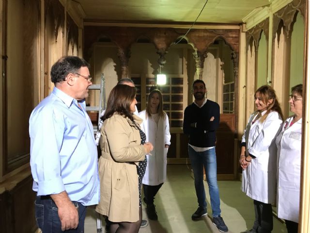 La Concejalía de Desarrollo Local comienza el montaje de la histórica farmacia lorquina de Sala Just en el Palacio de Guevara - 1, Foto 1