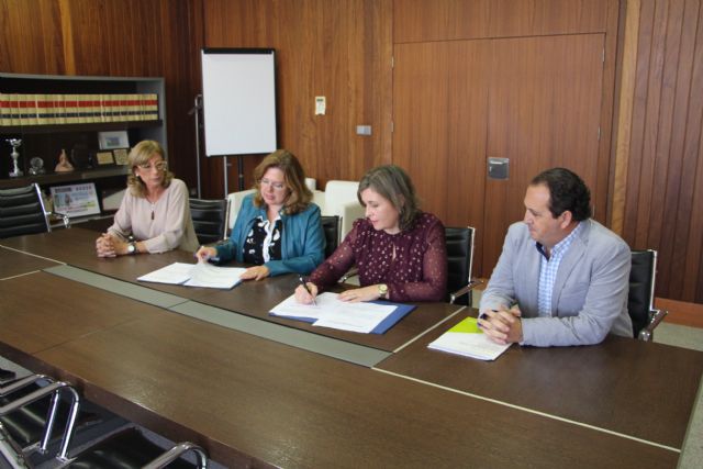 La Fundación CajaMurcia reanuda su compromiso con la Universidad Popular de San Pedro - 1, Foto 1
