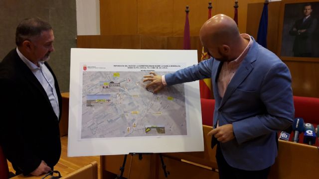 La Consejería de Fomento desvía el tráfico de la RM-D8 que cruza la Rambla Biznaga por las obras de mejora de la carretera y la construcción del nuevo puente - 1, Foto 1