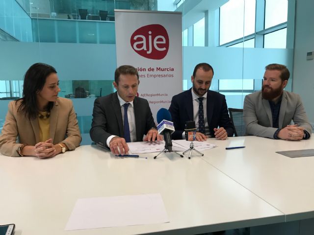 El Ayuntamiento de Torre Pacheco y la Asociación de jóvenes Empresarios de la Región de Murcia (AJE) firman un convenio de colaboración - 2, Foto 2