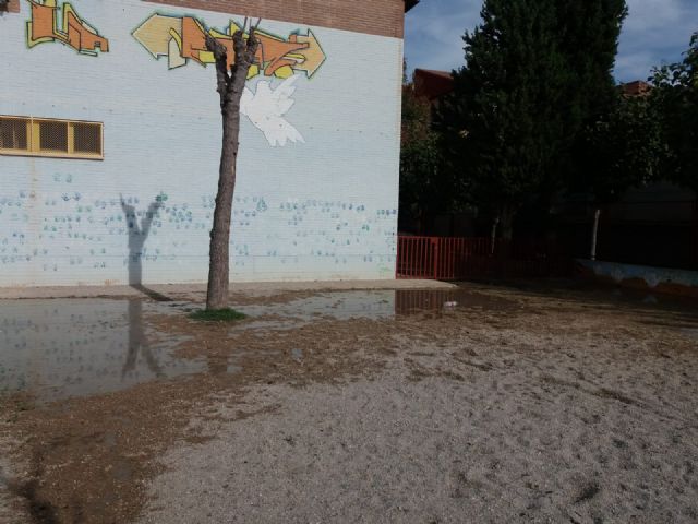 Cambiemos Murcia responsabiliza al equipo de Gobierno de la rotura de las tuberías en el CEIP Ciudad de La Paz - 1, Foto 1