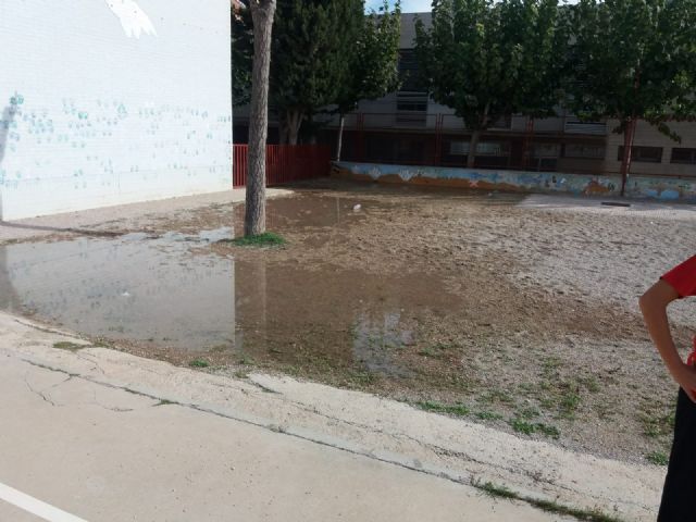 Cambiemos Murcia responsabiliza al equipo de Gobierno de la rotura de las tuberías en el CEIP Ciudad de La Paz - 2, Foto 2