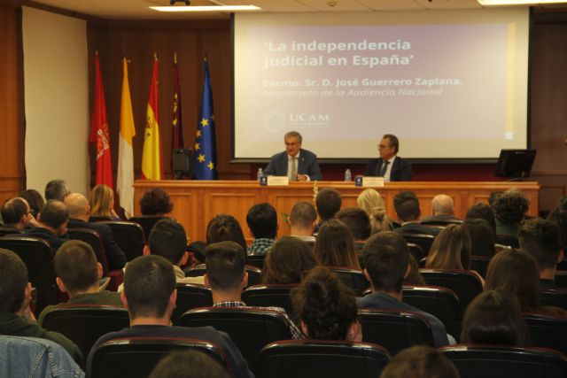 José Guerrero, magistrado de la Audiencia Nacional, imparte la conferencia inaugural del Grado en Derecho de la UCAM - 1, Foto 1