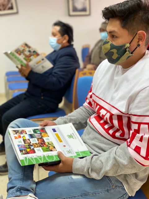 20 personas realizan un taller de manipulador de frutas y hortalizas en Torre Pacheco - 2, Foto 2