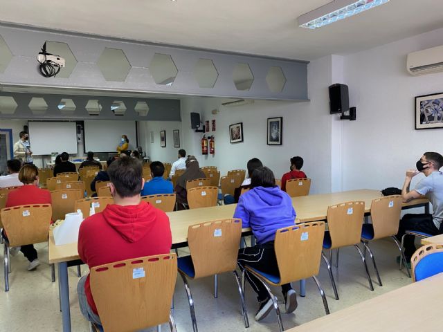 20 personas realizan un taller de manipulador de frutas y hortalizas en Torre Pacheco - 3, Foto 3