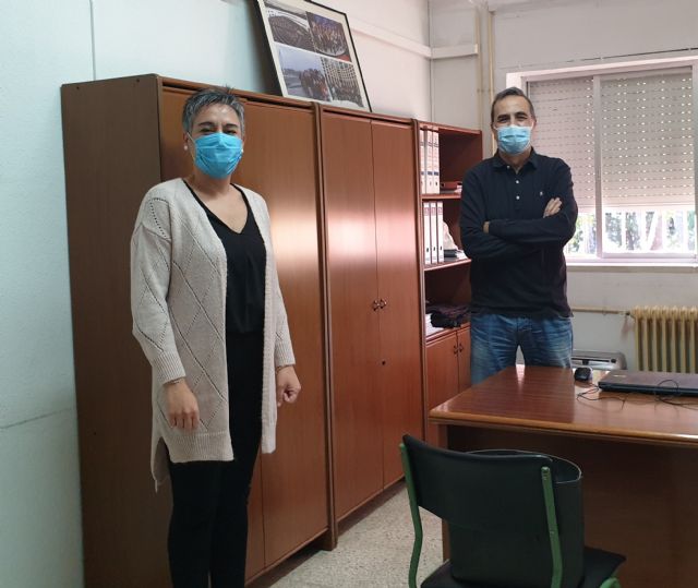 La alcaldesa y la concejala de Educación visitan el IES Emilio Pérez Piñero para reunirse con su Director - 1, Foto 1