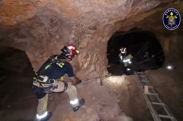 Rescatado un perro del interior de un poco en Peñasblancas - 1, Foto 1