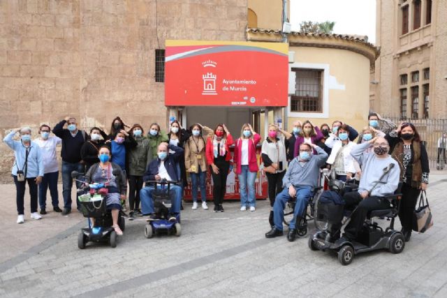 Murcia conmemora el Día nacional del Daño Cerebral Adquirido con la iluminación de color azul de sus edificios emblemáticos - 1, Foto 1
