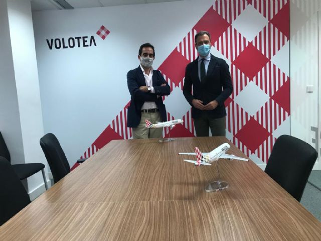 El consejero de Presidencia, Turismo y Deportes se reúne con el consejero delegado de Volotea - 1, Foto 1