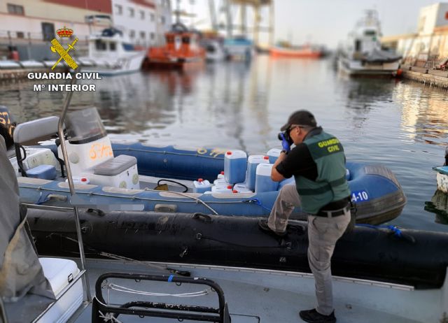 La Guardia Civil intercepta una lancha con 700 litros de combustible a bordo - 2, Foto 2