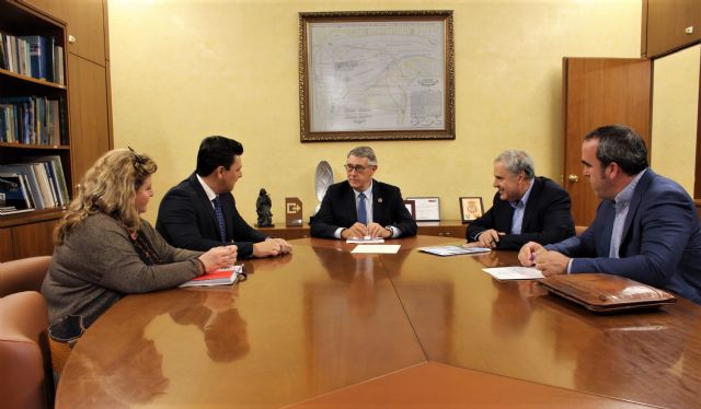 El presidente de la CHS mantiene una reunión con el alcalde de San Javier - 1, Foto 1