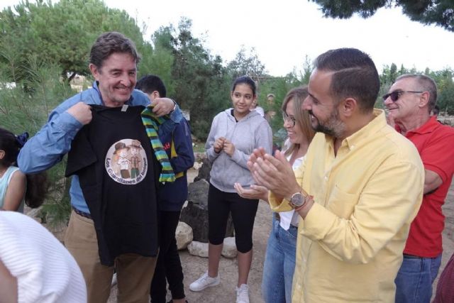 La Biblioteca Intercultural de la Botica del Libro ya lleva el nombre del poeta Luis García Montero - 1, Foto 1