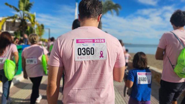 Más de 1.000 personas ti&ntilde;en de rosa Los Alcázares en una multitudinaria edición de la marcha solidaria contra el cáncer - 3, Foto 3