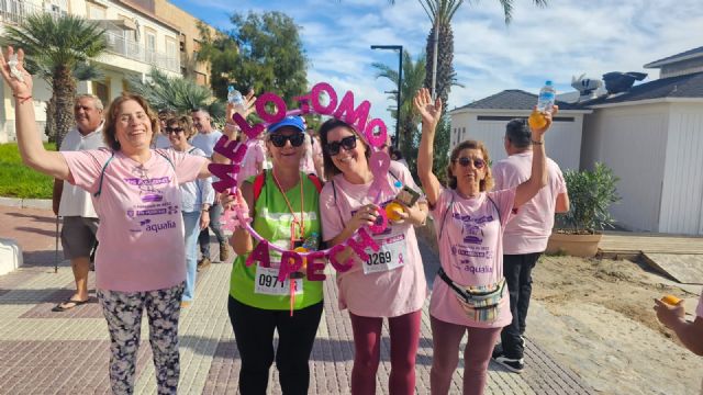 Más de 1.000 personas ti&ntilde;en de rosa Los Alcázares en una multitudinaria edición de la marcha solidaria contra el cáncer - 4, Foto 4