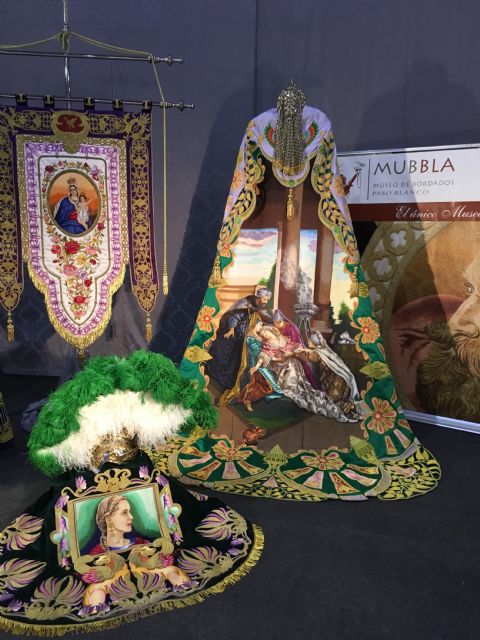 El Paso Blanco participa en la feria “Capricho Cofrade” de Granada - 2, Foto 2