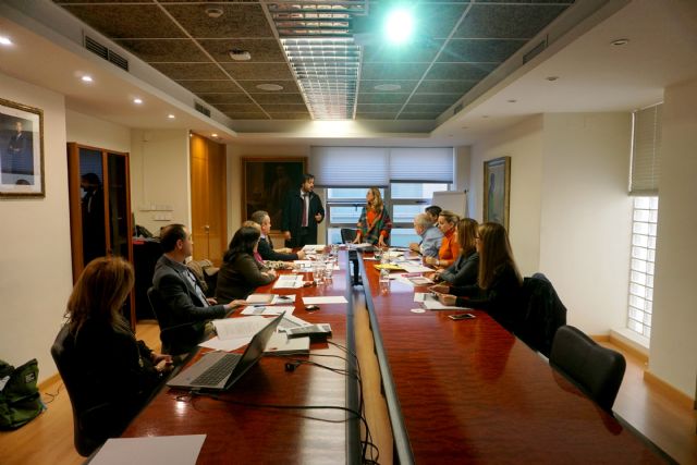 La estrategia contra la brecha salarial fomentará la incorporación de mujeres a carreras técnicas - 1, Foto 1