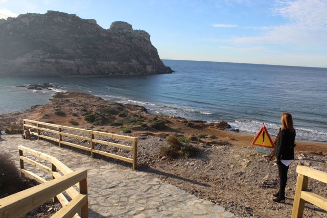 La alcaldesa visita las obras de mejora de accesibilidad a la playa Amarilla - 1, Foto 1