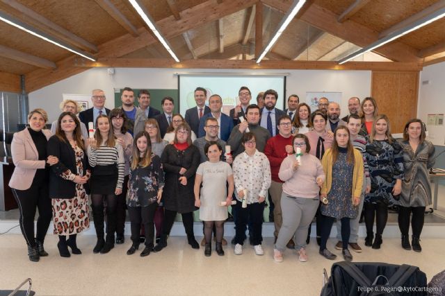 Siete jóvenes de ASIDO Cartagena obtienen por primera vez el título de FP en Servicios Comerciales - 1, Foto 1