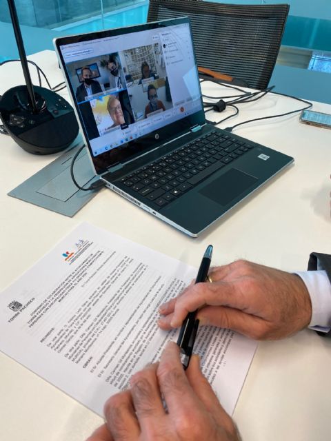 El Ayuntamiento renueva su colaboración con FAMDIF/COCEMFE-MURCIA - 4, Foto 4