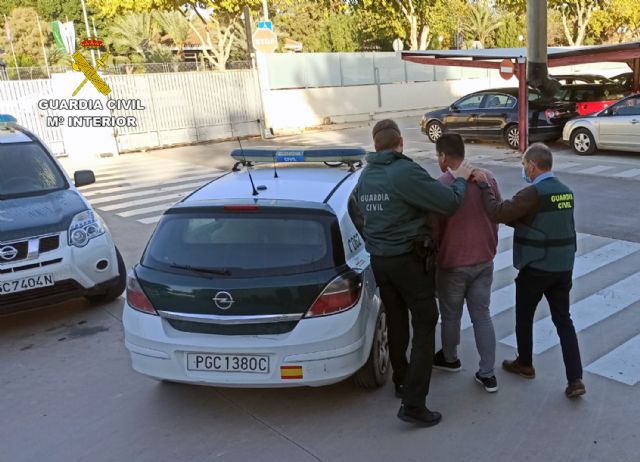 La Guardia Civil detiene a una persona por el incendio en dos naves industriales y un vehículo en Torrepacheco - 2, Foto 2