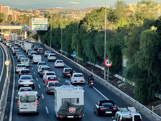 El PSOE aprobó ayer los ´presupuestos de la vergüenza´ que condenan a Murcia seguir sin trenes y sufriendo atascos - 4, Foto 4