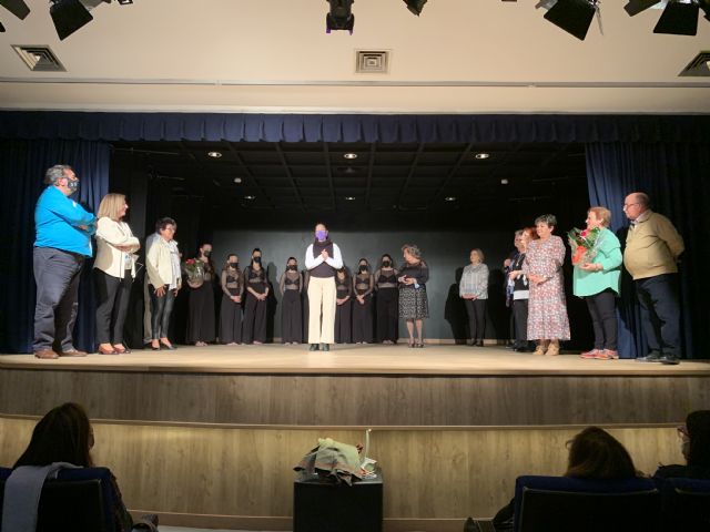 La asociación de Amas de Casa lleva a escena un sketch contra la violencia de género - 1, Foto 1