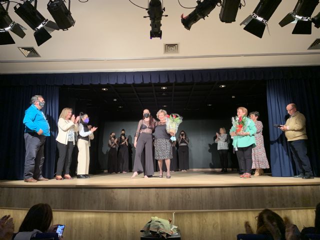 La asociación de Amas de Casa lleva a escena un sketch contra la violencia de género - 2, Foto 2