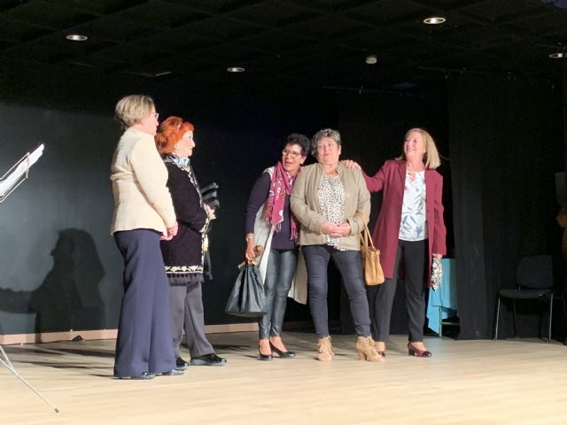 La asociación de Amas de Casa lleva a escena un sketch contra la violencia de género - 3, Foto 3