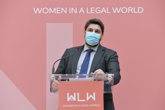 López Miras destaca que la primera Asociación de Mujeres Juristas servirá como apoyo y espejo para muchas jóvenes - 2, Foto 2