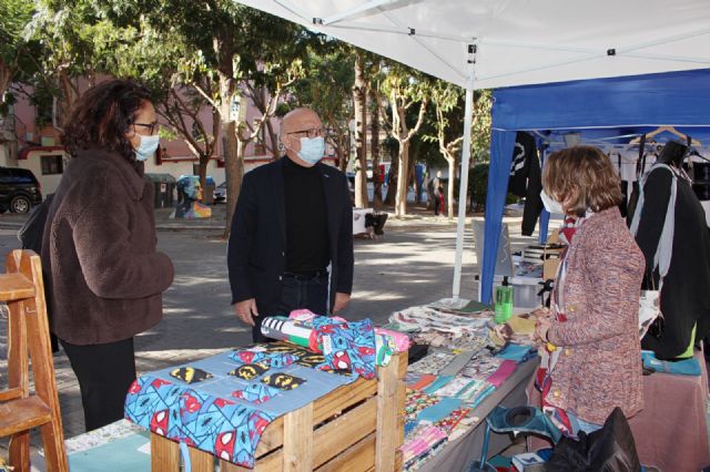 El mercado urbano de El Lago abre hasta el domingo con treinta puestos y food trucks - 1, Foto 1