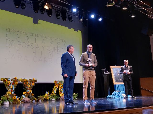 Jorge Fernández y Alberto Echavarría recogen los premios del Certamen Jara Carrillo de poesía y cuento de humor - 3, Foto 3