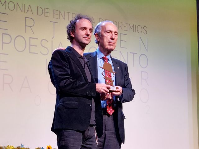 Jorge Fernández y Alberto Echavarría recogen los premios del Certamen Jara Carrillo de poesía y cuento de humor - 4, Foto 4