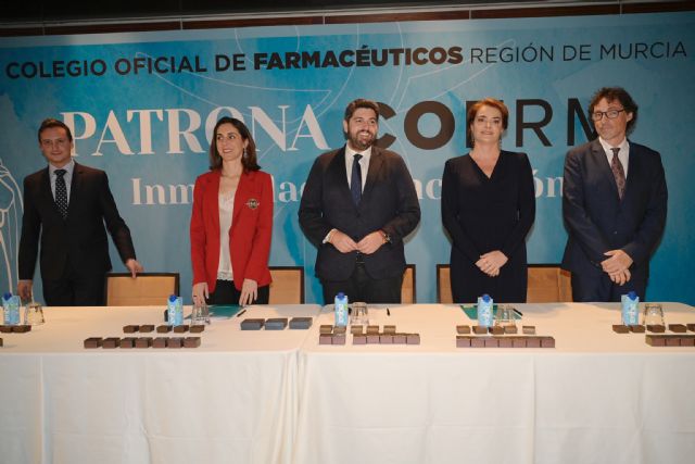 López Miras agradece la “vocación de servicio” de los farmacéuticos - 1, Foto 1