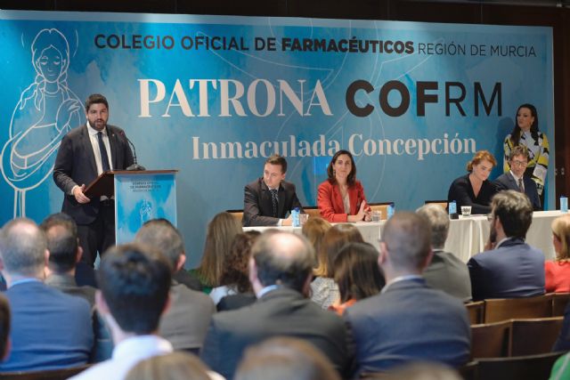 López Miras agradece la “vocación de servicio” de los farmacéuticos - 2, Foto 2