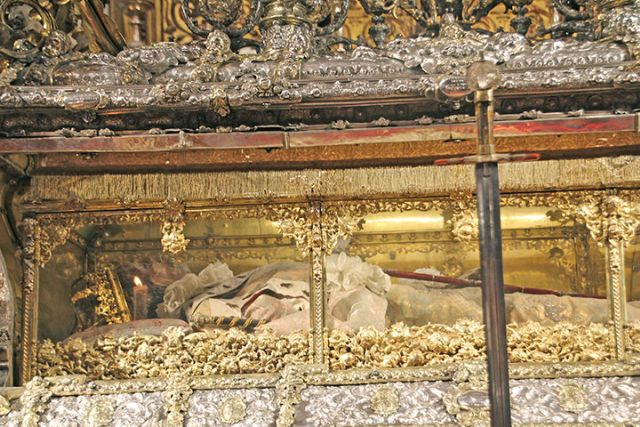 Sevilla. «Procesión de la Espada». La misma fue instaurada por Alfonso X «El Sabio» en el año 1255, como recuerdo a su padre, Fernando III «El Santo» - 1, Foto 1