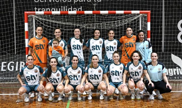 Reparto de puntos en un partido frenético entre STV y Torcal - 1, Foto 1