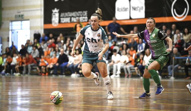 Reparto de puntos en un partido frenético entre STV y Torcal - 3, Foto 3