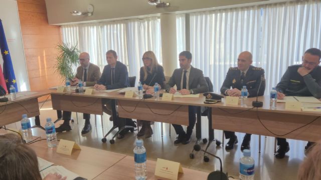 El Ayuntamiento de Murcia activa el dispositivo especial de seguridad para la Navidad tras la celebración de la Junta Local de Seguridad - 4, Foto 4