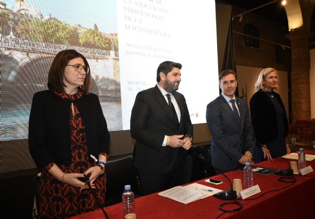 López Miras: “Deslegitimar a los representantes de la Justicia es contrario a nuestro Estado de Derecho” - 2, Foto 2