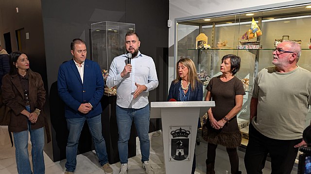 Un Mundo de Papel llega al Casino de Mazarrn. Un homenaje a la creatividad y el reciclaje artstico, Foto 1