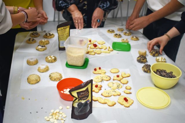 Los adolescentes torreños se lo pasan en grande con un divertido taller gratuito de 'cookies' - 4, Foto 4