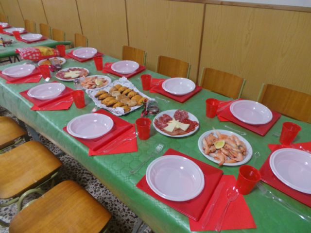 Cerca de 150 personas participaron en la cena de noche buena organizada por Cáritas Tres Avemarías - 4, Foto 4