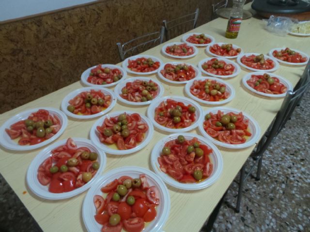 Cerca de 150 personas participaron en la cena de noche buena organizada por Cáritas Tres Avemarías, Foto 7