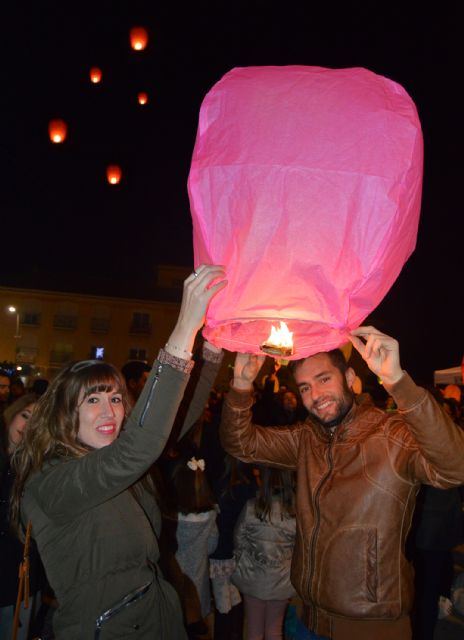 La Navidad torreña se ilumina con la solidaridad de 3.500 farolillos voladores - 2, Foto 2