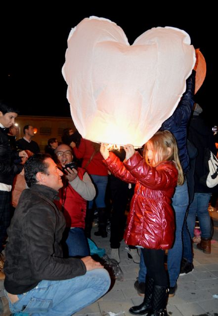 La Navidad torreña se ilumina con la solidaridad de 3.500 farolillos voladores - 3, Foto 3