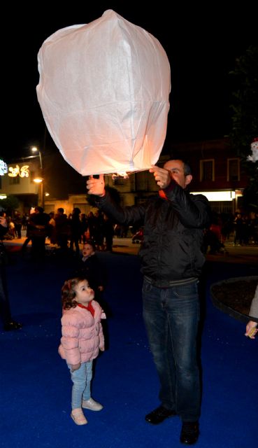 La Navidad torreña se ilumina con la solidaridad de 3.500 farolillos voladores - 5, Foto 5