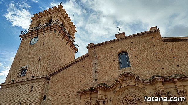 Se guarda un minuto de silencio en señal de condena y repulsa por el último presunto caso de violencia machista en Benicássim (Castellón), Foto 3